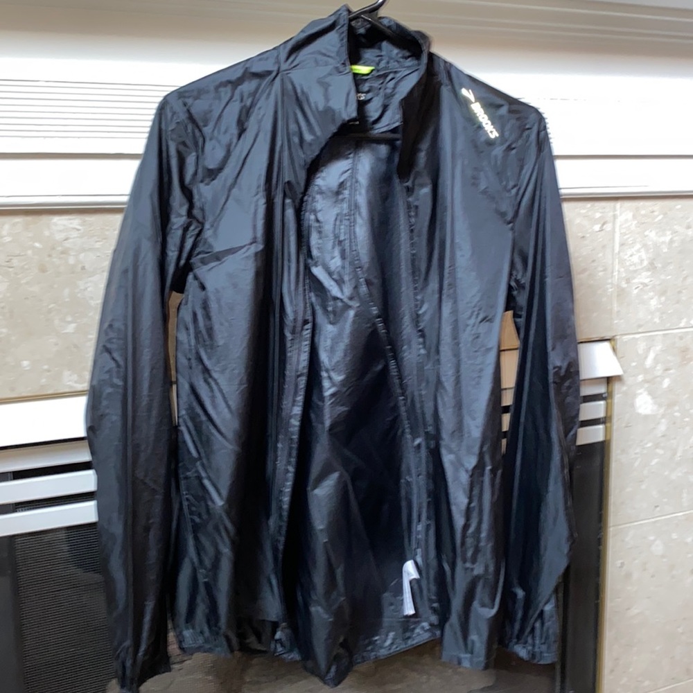 NWOT Brooks Rain Shield